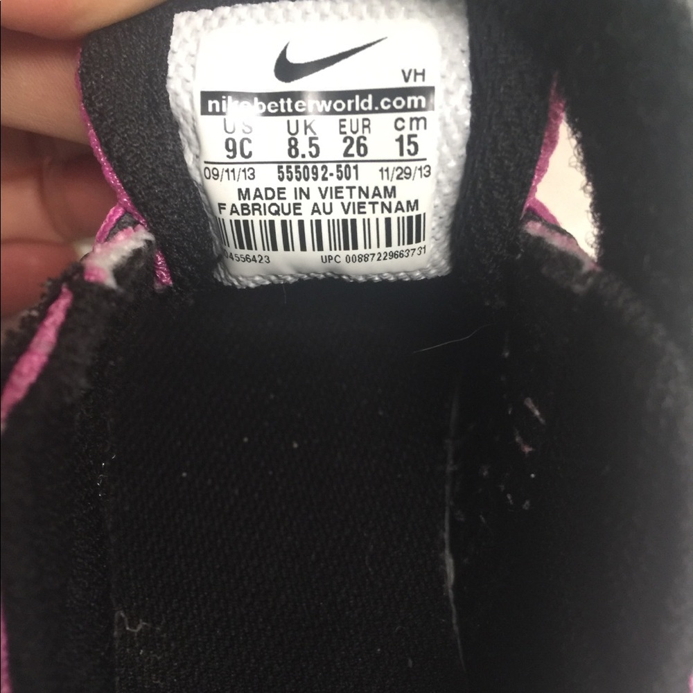 Nike - Picture 3 of 5